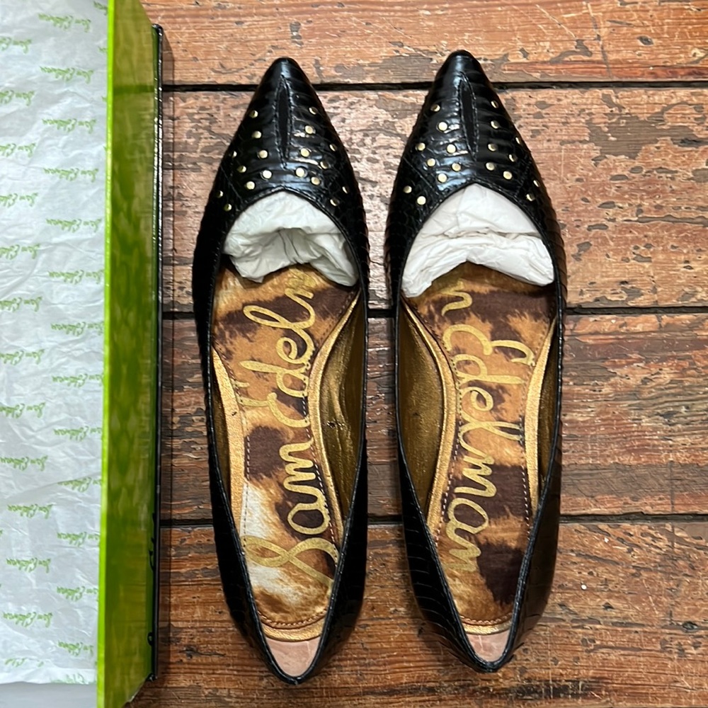 SAM EDELMAN IRINA BLACK FLAT WITH GOLD EMBELLISHMENT